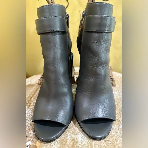 EUC Vince “Bringham” Heeled Sandal Booties in Grey. Near New Condition. Size 8 - Picture 4 of 9